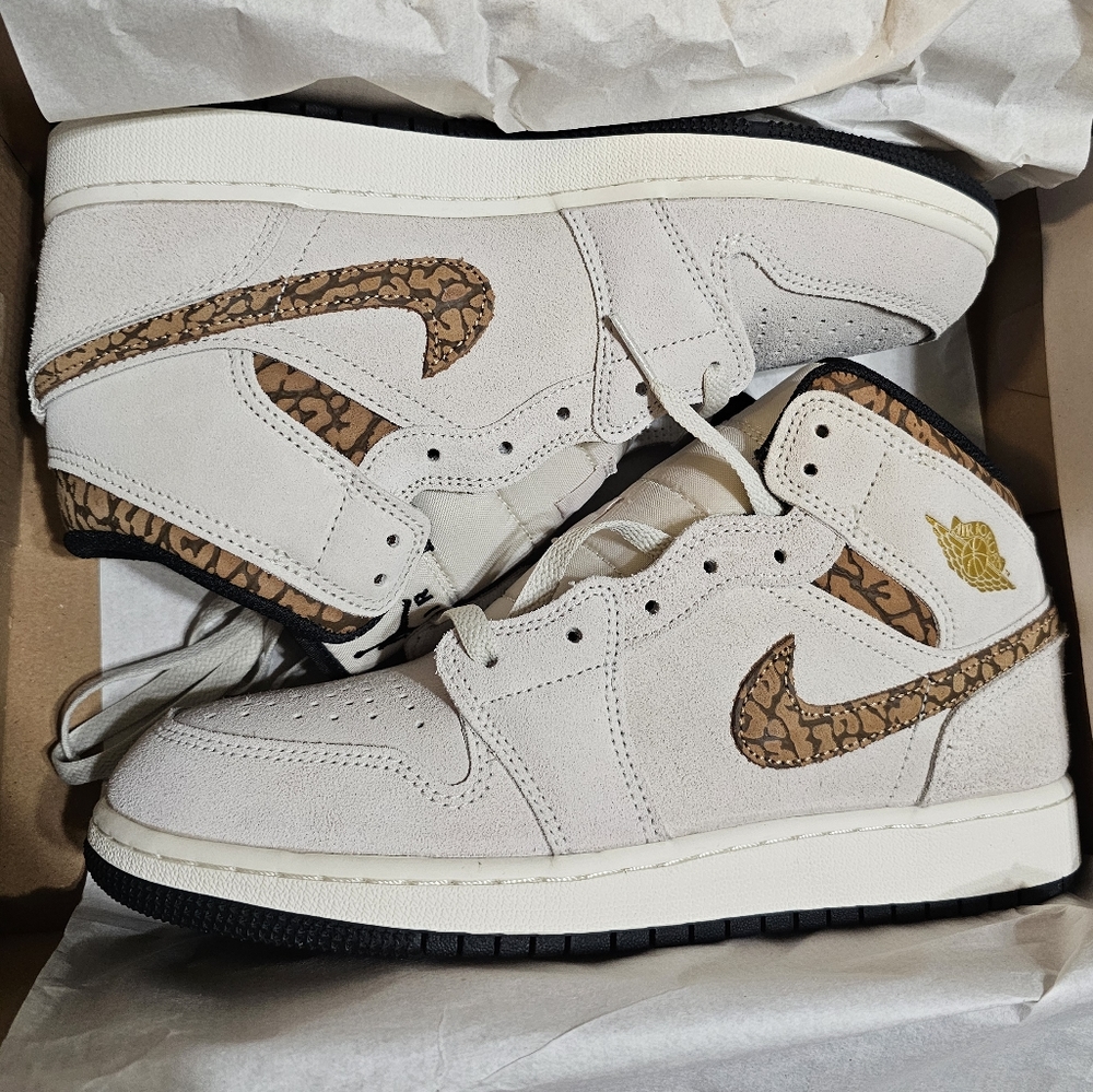BNIB Air Jordan 1 Mid brown elephant